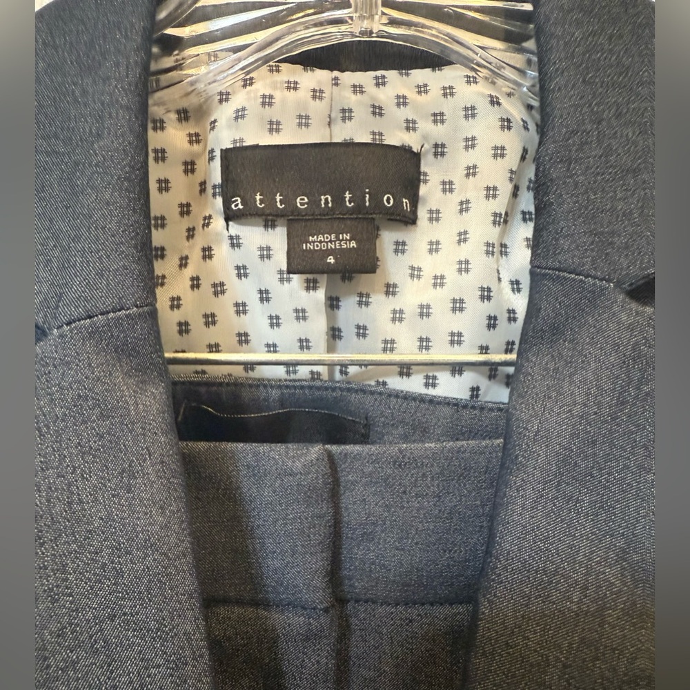 Attention :Women Set 2 PC Blazer & Pant size :4”Gray Color . Almost new - Picture 3 of 11